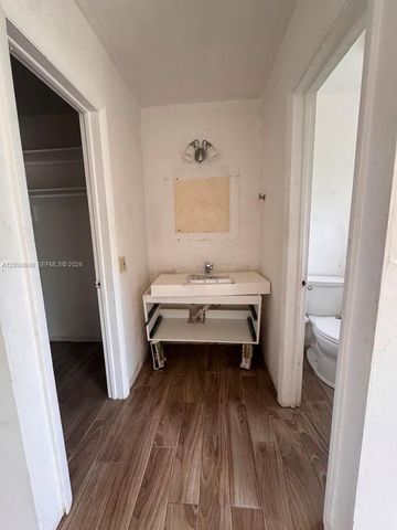 1860 Venice Park Dr 208, North Miami, FL 33181