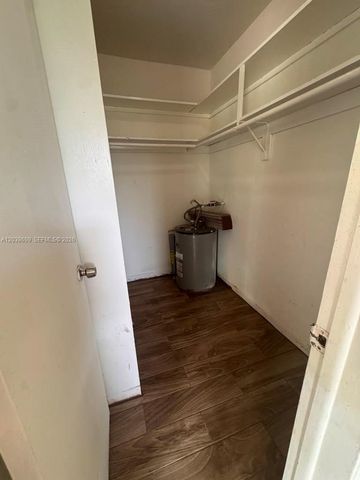 1860 Venice Park Dr 208, North Miami, FL 33181