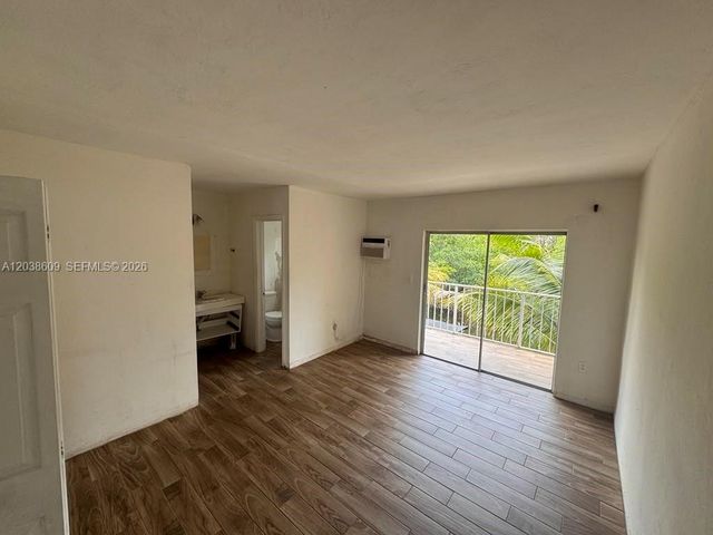 1860 Venice Park Dr 208, North Miami, FL 33181