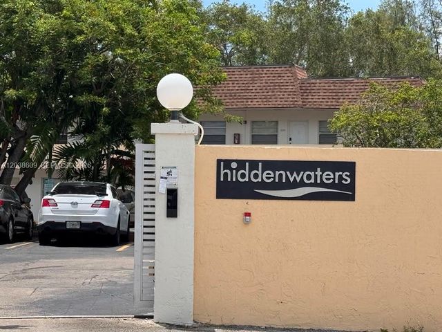 1860 Venice Park Dr 208, North Miami, FL 33181