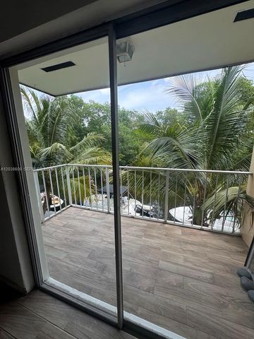 1860 Venice Park Dr 208, North Miami, FL 33181