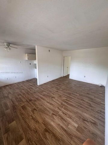 1860 Venice Park Dr 208, North Miami, FL 33181