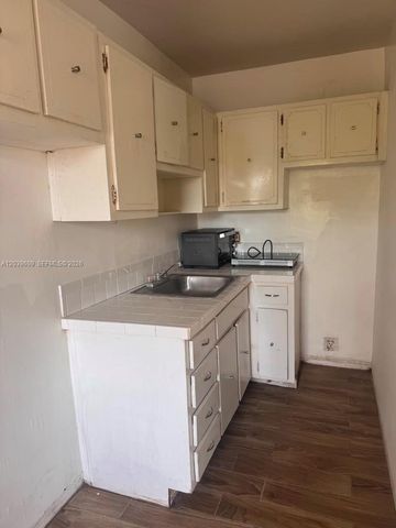 1860 Venice Park Dr 208, North Miami, FL 33181