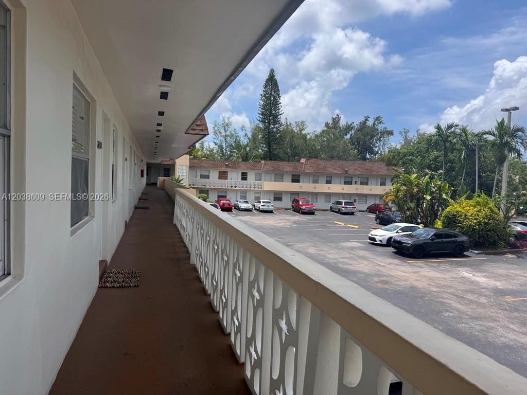 1860 Venice Park Dr 208, North Miami, FL 33181