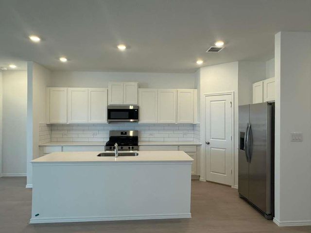 577 Sormonne LOOP, Kyle, TX 78640