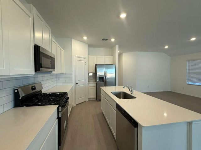 577 Sormonne LOOP, Kyle, TX 78640