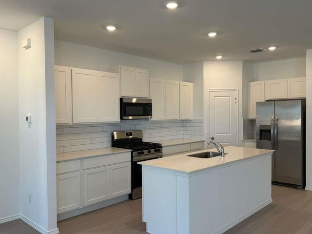 577 Sormonne LOOP, Kyle, TX 78640