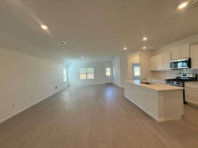 577 Sormonne LOOP, Kyle, TX 78640