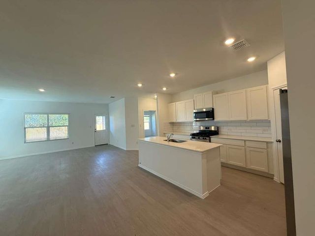 577 Sormonne LOOP, Kyle, TX 78640