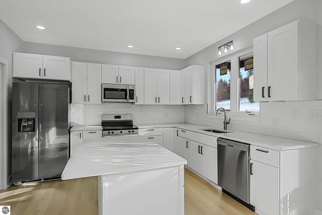 Image 25 of property listing at 1713 Vanderlip Road, Traverse City, MI 49686