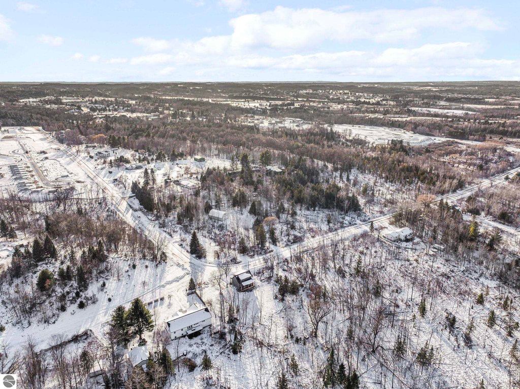 Image 9 of property listing at 1713 Vanderlip Road, Traverse City, MI 49686