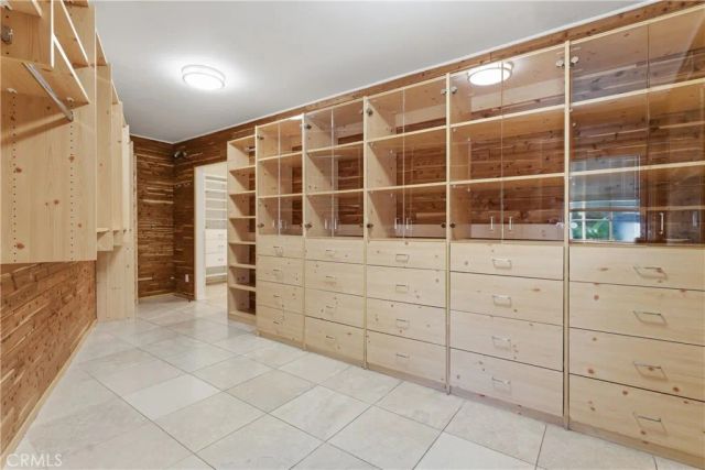 19803 Linnet Street, Woodland Hills, CA 91364