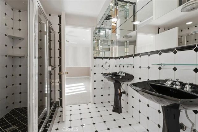 19803 Linnet Street, Woodland Hills, CA 91364