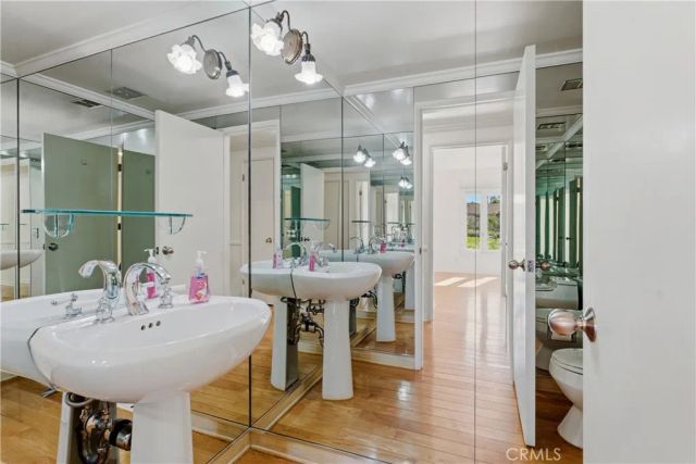 19803 Linnet Street, Woodland Hills, CA 91364