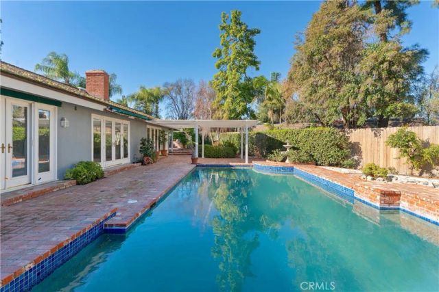 19803 Linnet Street, Woodland Hills, CA 91364