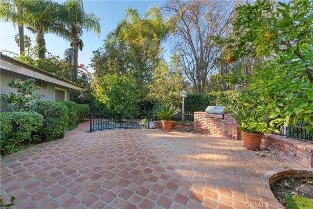 19803 Linnet Street, Woodland Hills, CA 91364