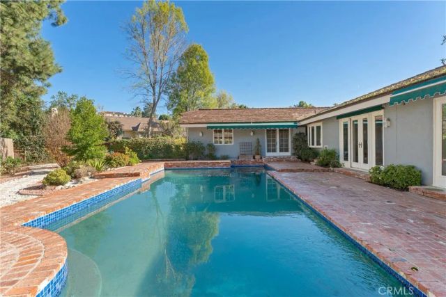 19803 Linnet Street, Woodland Hills, CA 91364