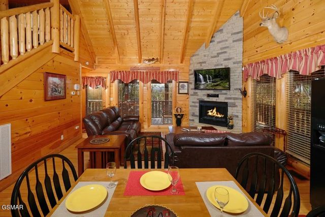 2026 Cougar Crossing Way, Sevierville, TN 37876