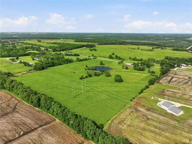 22948 Spooncreek Road, Edgerton, KS 66021
