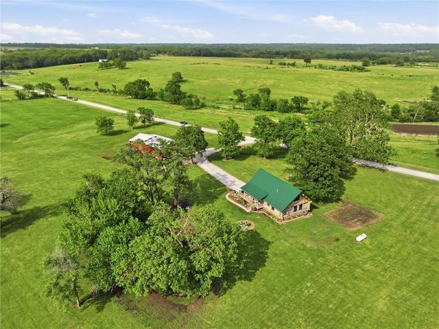 22948 Spooncreek Road, Edgerton, KS 66021