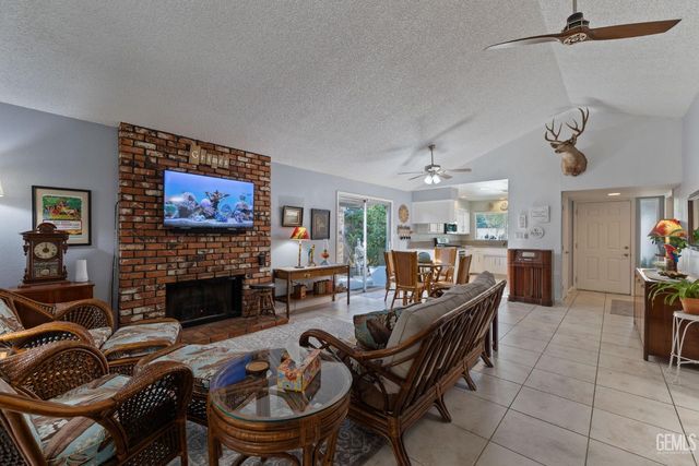 5609 Arbor Court, Bakersfield, CA 93309