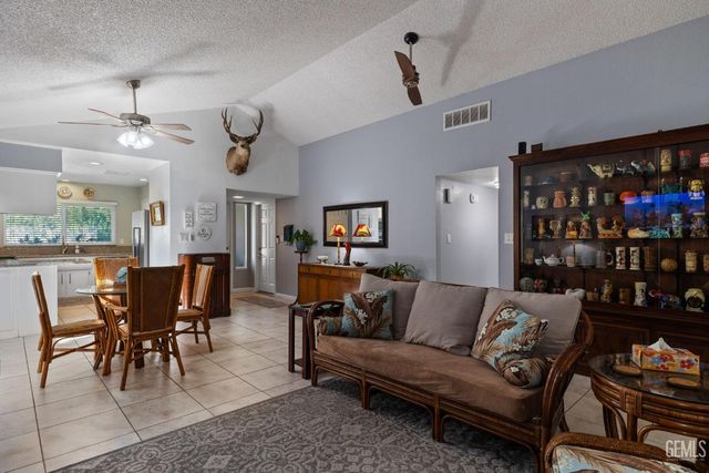 5609 Arbor Court, Bakersfield, CA 93309