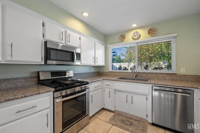 5609 Arbor Court, Bakersfield, CA 93309