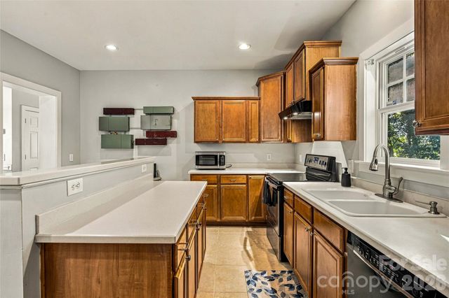 14 Summit Circle, Hendersonville, NC 28739