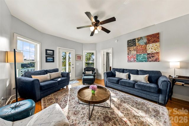 14 Summit Circle, Hendersonville, NC 28739