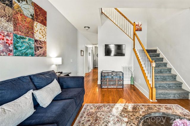 14 Summit Circle, Hendersonville, NC 28739