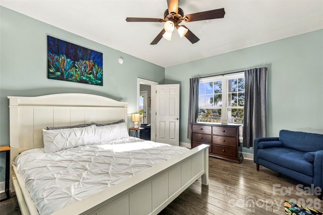 14 Summit Circle, Hendersonville, NC 28739