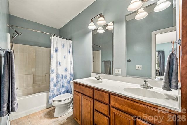 14 Summit Circle, Hendersonville, NC 28739