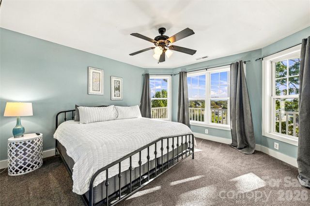 14 Summit Circle, Hendersonville, NC 28739