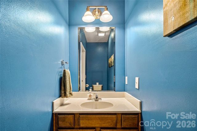 14 Summit Circle, Hendersonville, NC 28739