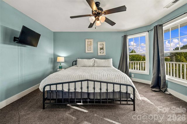 14 Summit Circle, Hendersonville, NC 28739