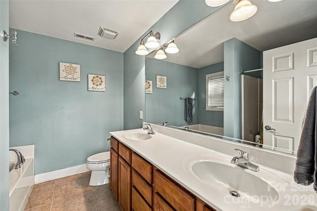 14 Summit Circle, Hendersonville, NC 28739