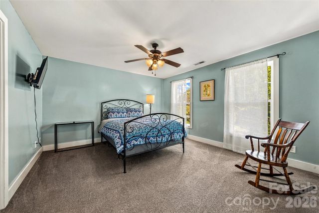14 Summit Circle, Hendersonville, NC 28739