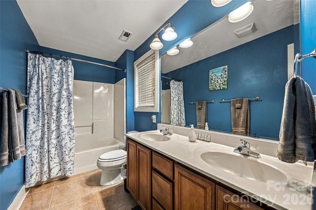 14 Summit Circle, Hendersonville, NC 28739