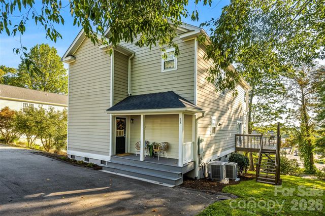 14 Summit Circle, Hendersonville, NC 28739