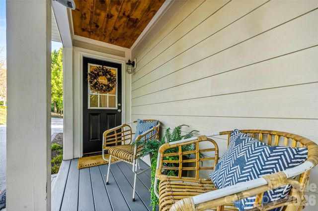 14 Summit Circle, Hendersonville, NC 28739