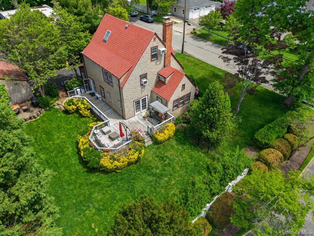 66 Walter Avenue, Hicksville, NY 11801