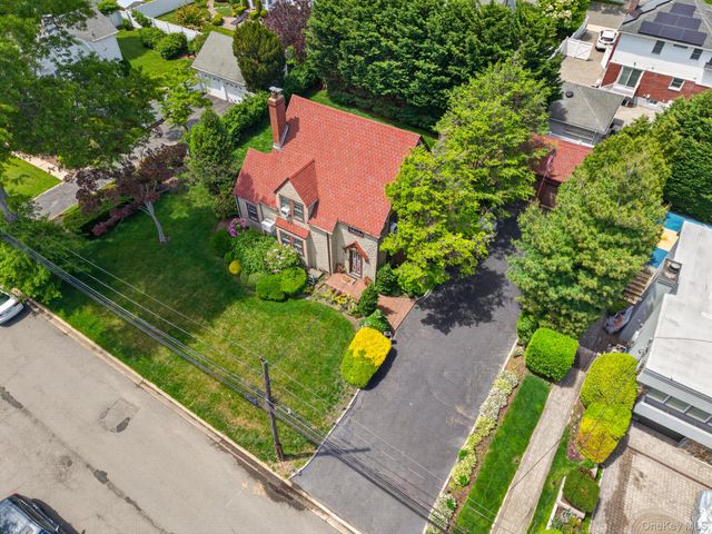 66 Walter Avenue, Hicksville, NY 11801