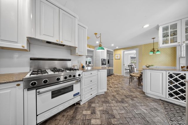 66 Walter Avenue, Hicksville, NY 11801