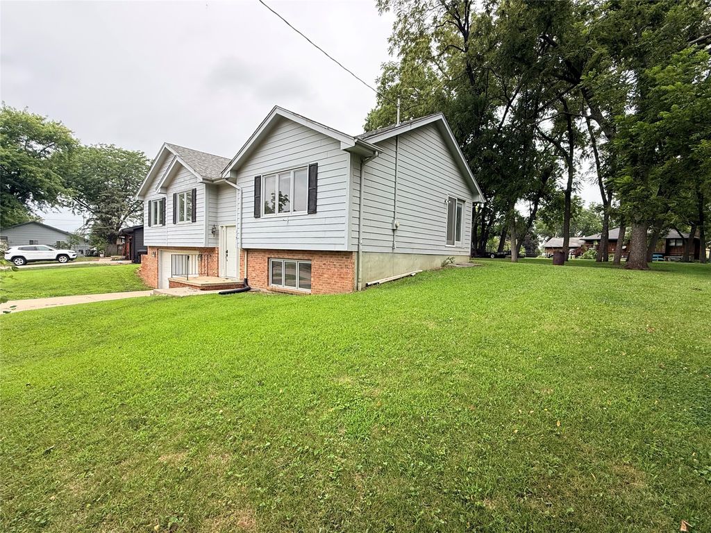 219 Walnut Drive, Martensdale, IA 50160