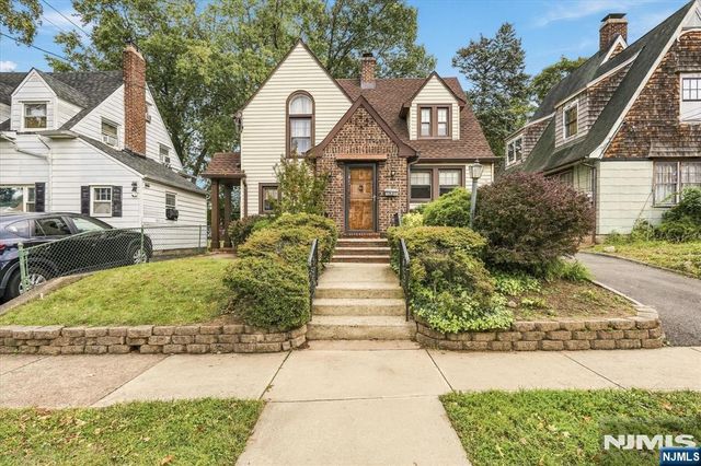 93 Stoughton Street, Bergenfield, NJ 07621