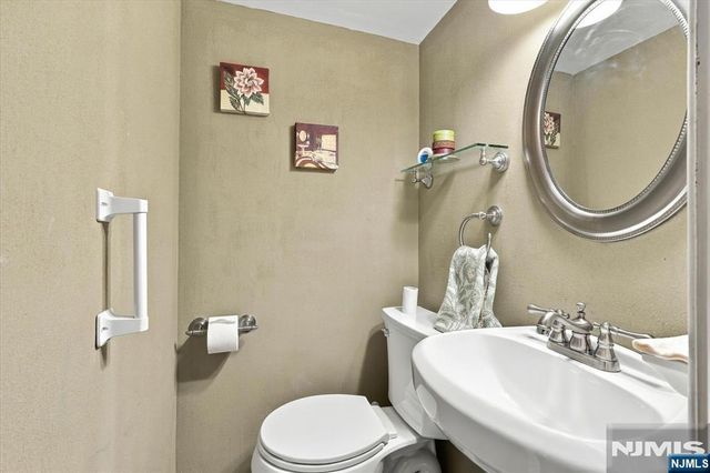 93 Stoughton Street, Bergenfield, NJ 07621