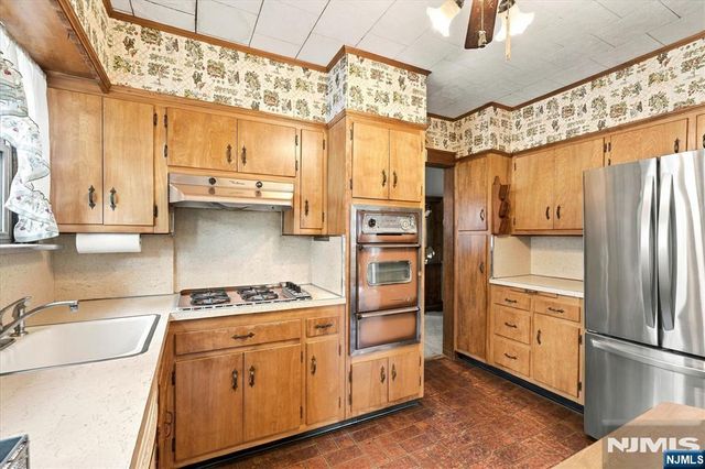93 Stoughton Street, Bergenfield, NJ 07621