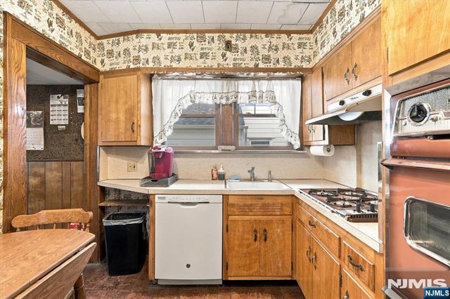 93 Stoughton Street, Bergenfield, NJ 07621