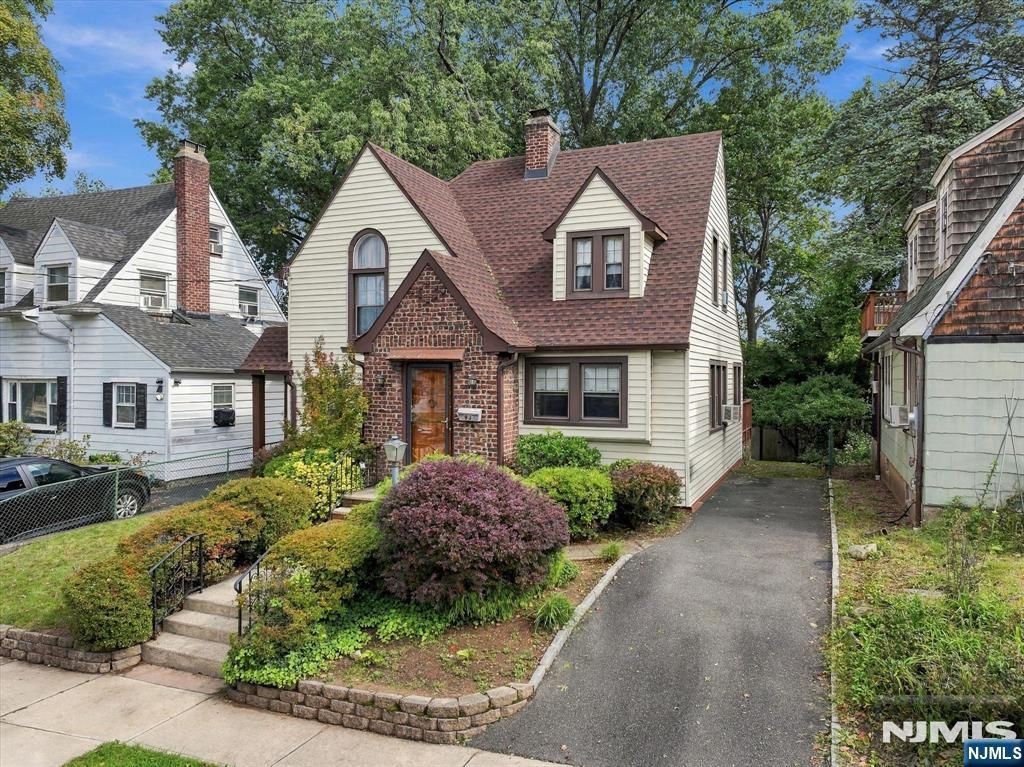 93 Stoughton Street, Bergenfield, NJ 07621