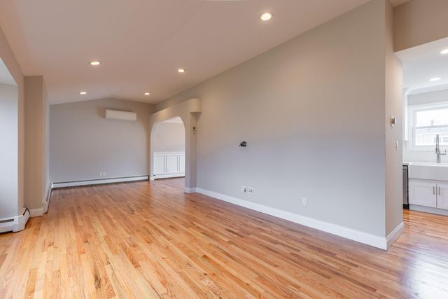 240 W 21st Street, Deer Park, NY 11729
